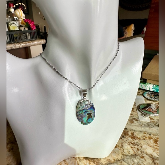 Beautiful oval abalone pendant decorative sterling bail 18”stainless steel chain - Picture 4 of 4